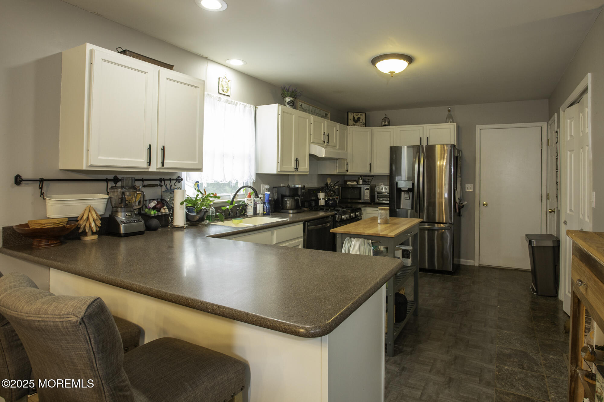 49 Oxycocus Road Manahawkin, NJ 08050 - Photo 9 of 25 49 Oxycocus Kitchen 2