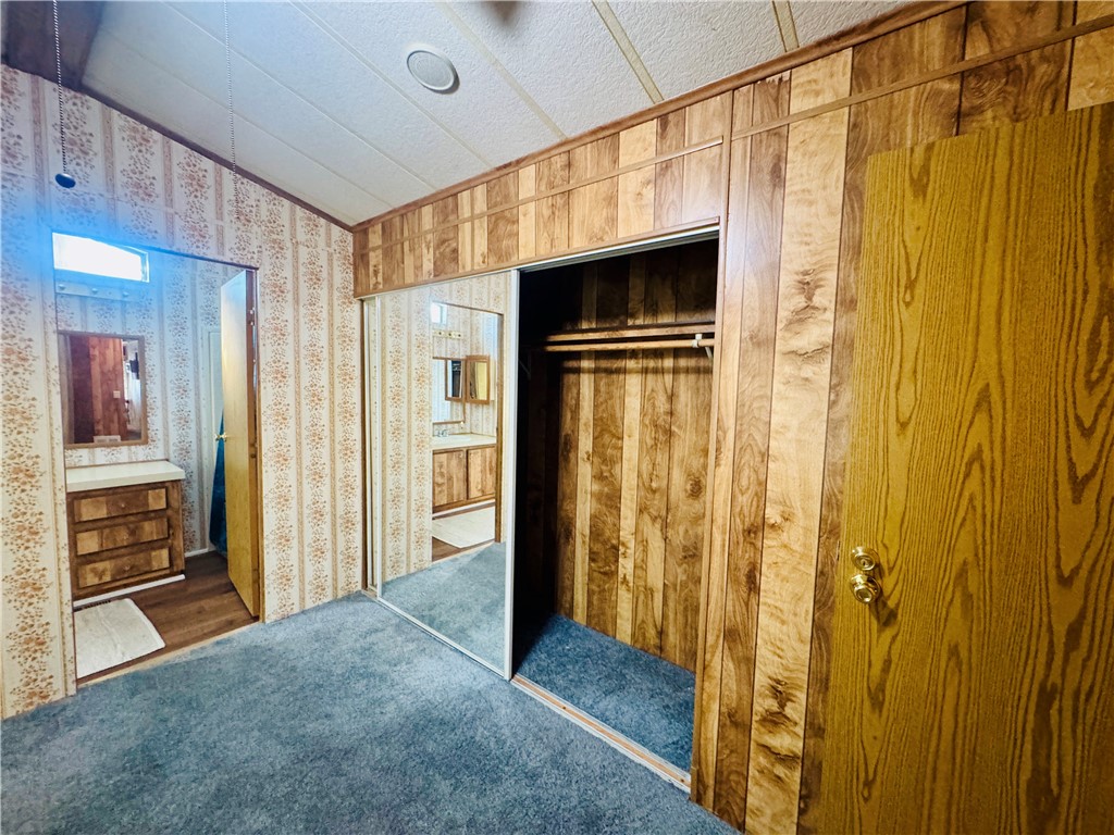 333 Dennison Road, Unit 6 Tehachapi, CA 93561 - Photo 25 of 27 Primary closet
