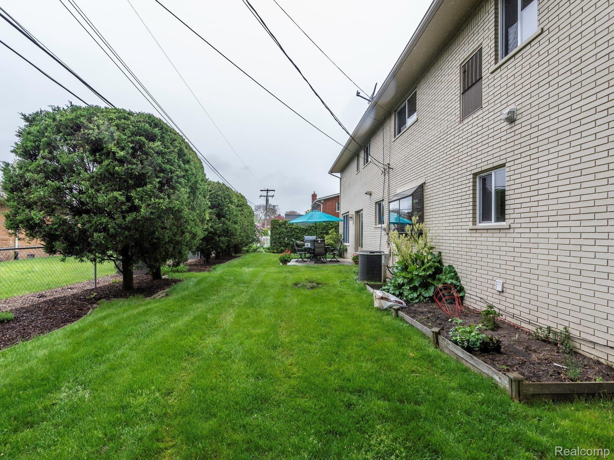 563 North Rosedale Court Grosse Pointe, MI 48236 - Photo 75 of 75 009_99.jpg