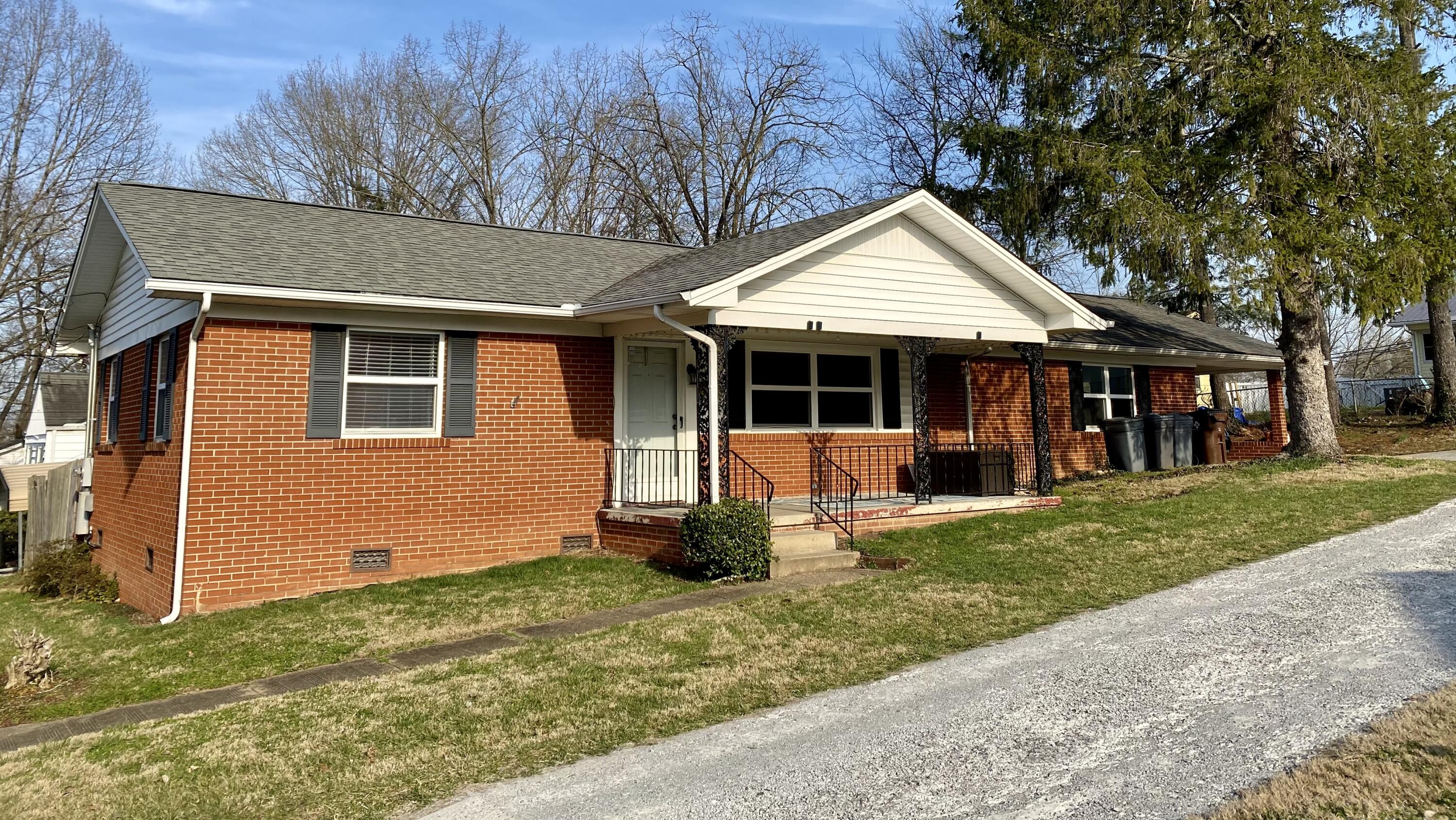 326 East Fairview Road Oak Ridge, TN 37830 - Photo 1 of 24 3