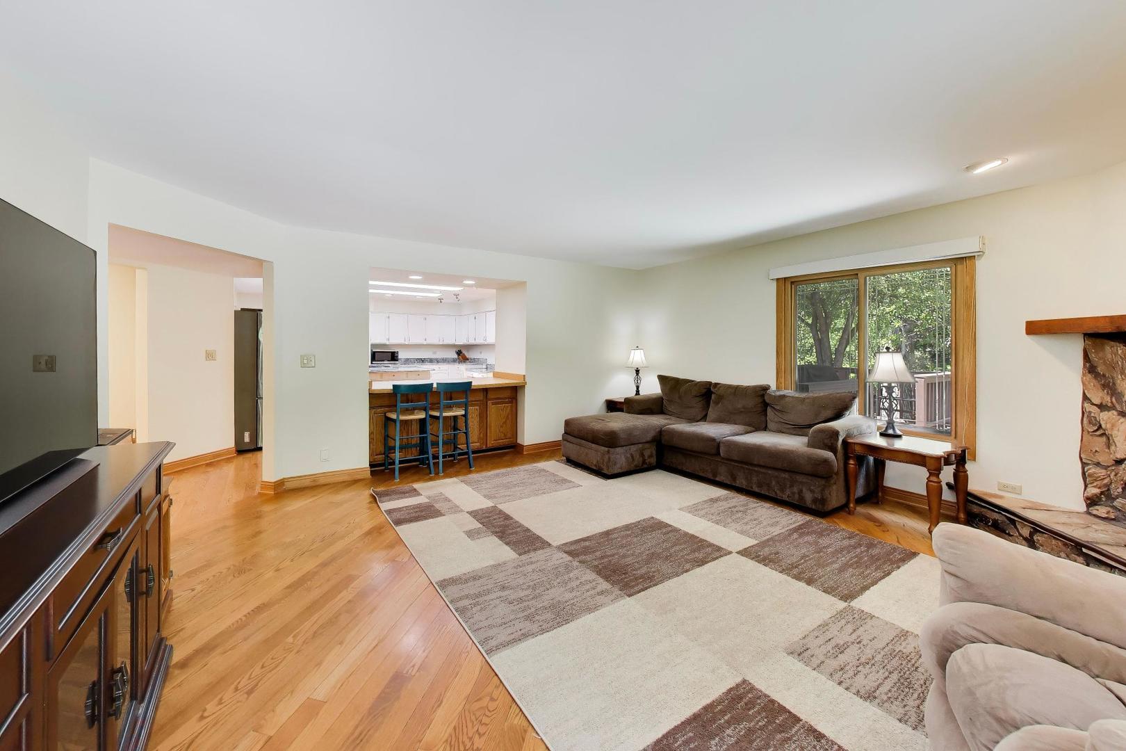 1104 Nottingham Lane Elgin, IL 60120 - Photo 8 of 59