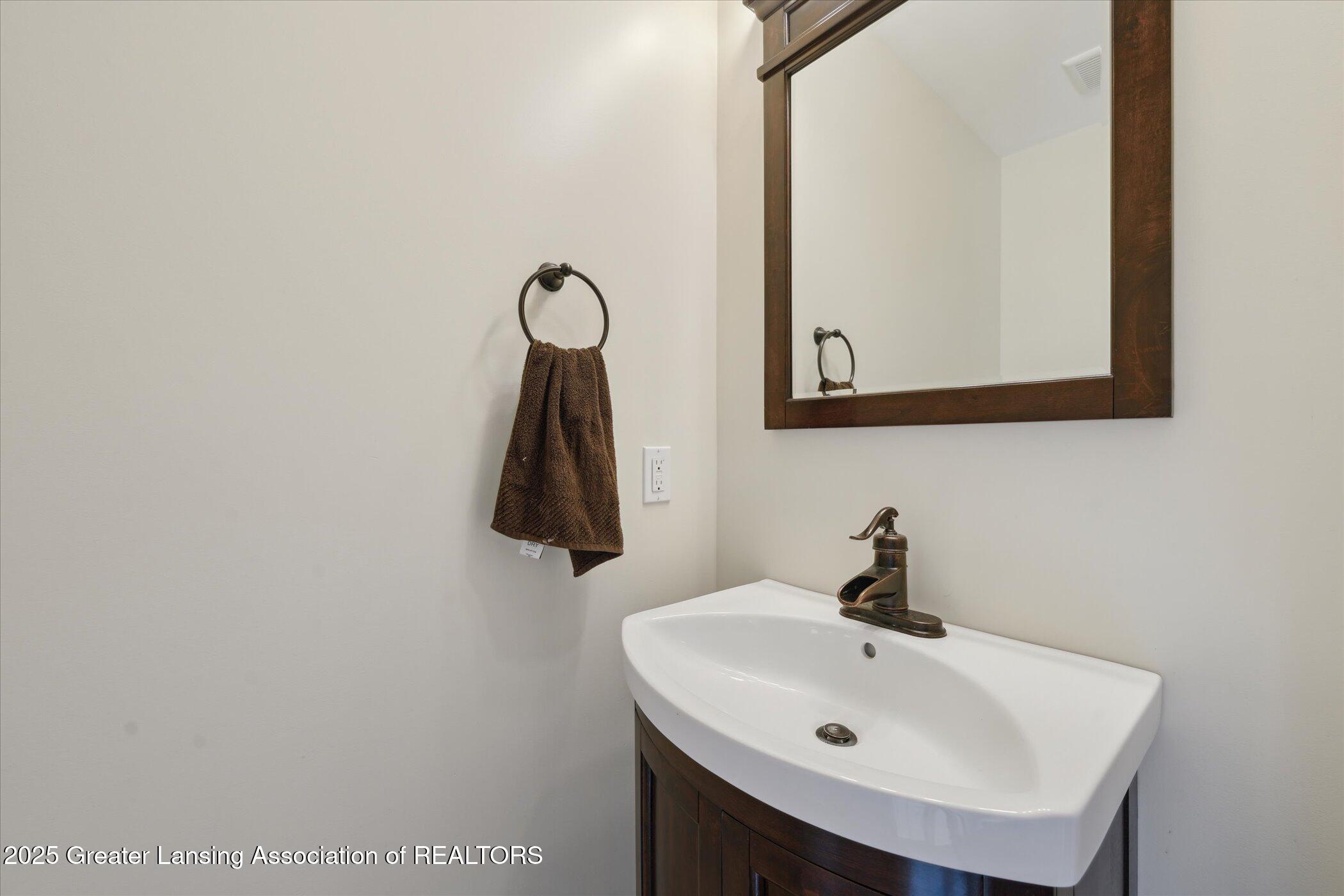 1800 Aiken Road Owosso, MI 48867 - Photo 16 of 41 bathroom