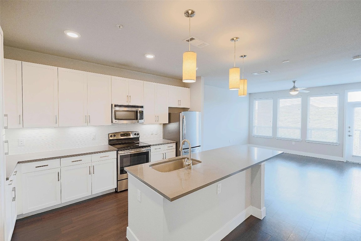 4800 Steiner Ranch Boulevard, Unit 11303 Austin, TX 78732 - Photo 13 of 23 Up to 8 weeks free rent plus reduced deposits!