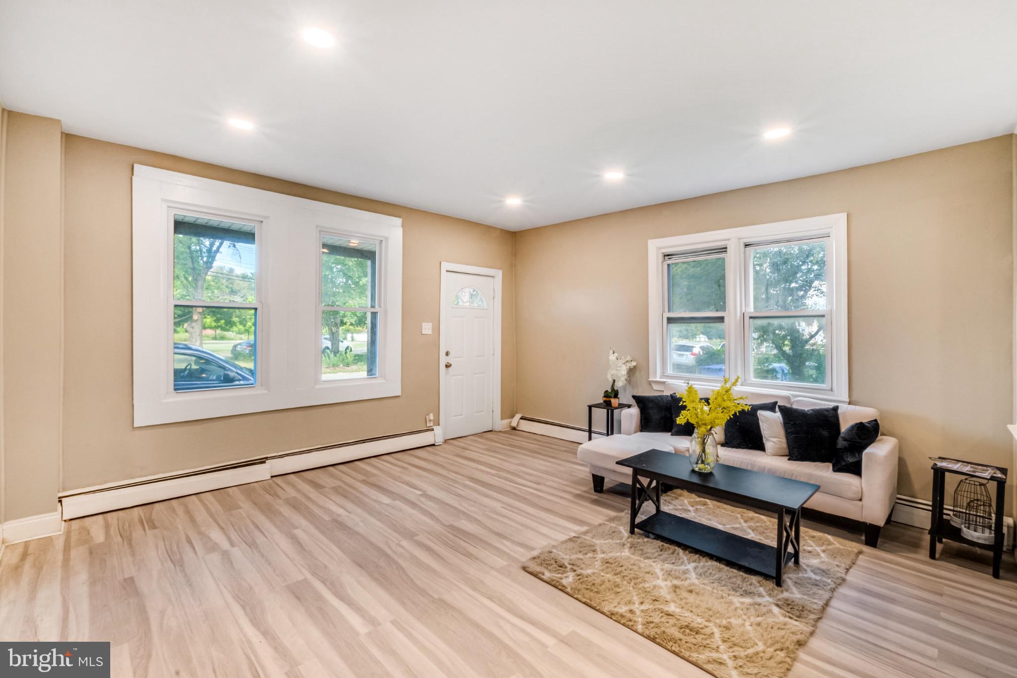 518 Columbus Road Burlington, NJ 08016 - Photo 3 of 25 Gallery Image 3