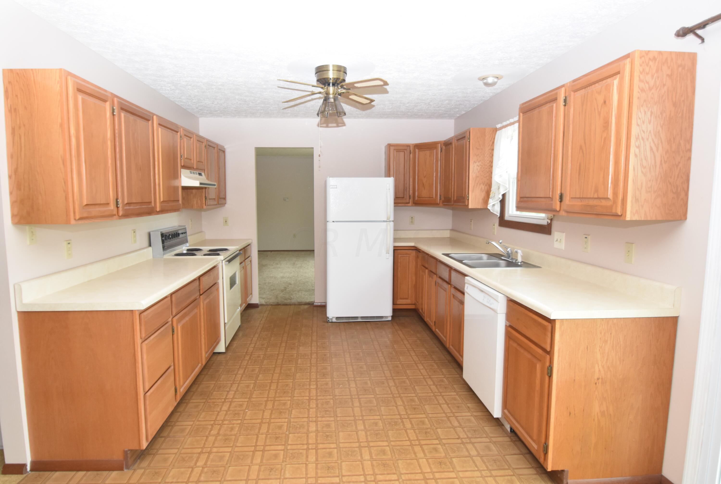 808 Cheshire Road Sunbury, OH 43074 - Photo 9 of 29 Kitchen