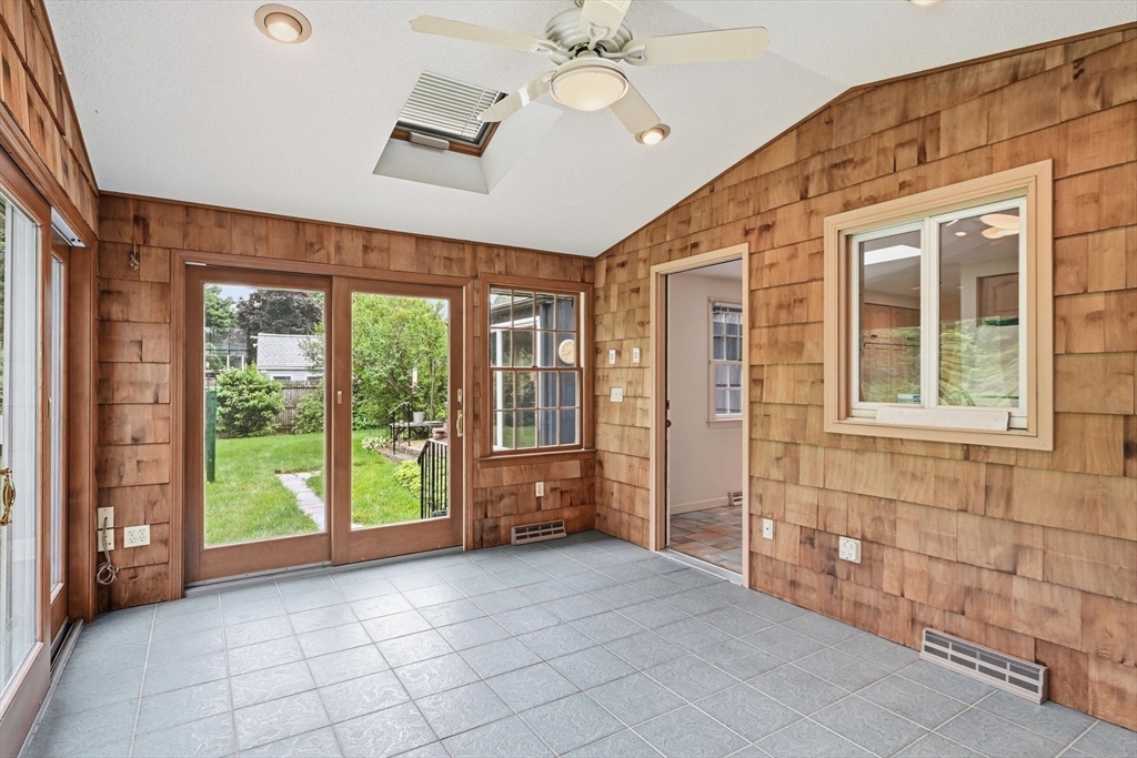 47 Fenway Drive Springfield, MA 01119 - Photo 20 of 42