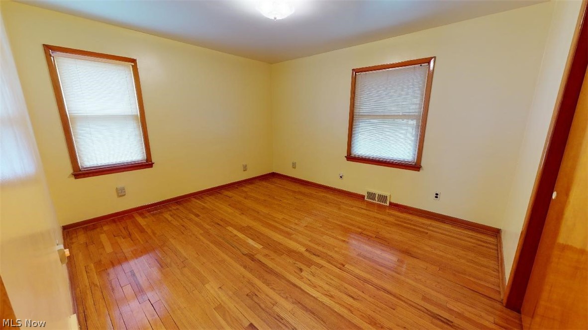 1389 Sunview Road Lyndhurst, OH 44124 - Photo 11 of 26