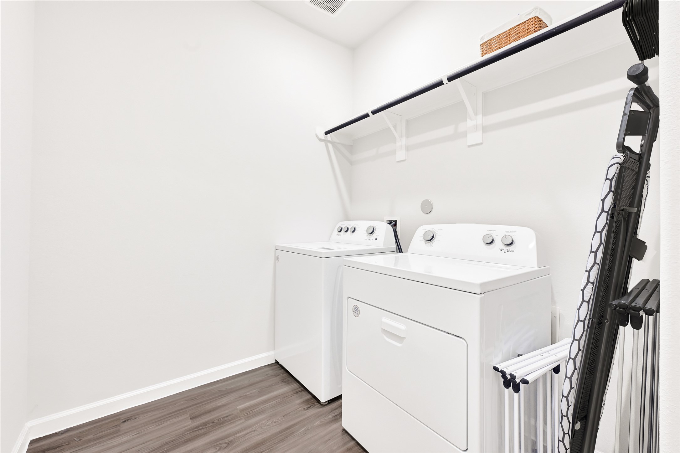 5702 Transformation Trail Katy, TX 77493 - Photo 10 of 32 a utility room with dryer and washer