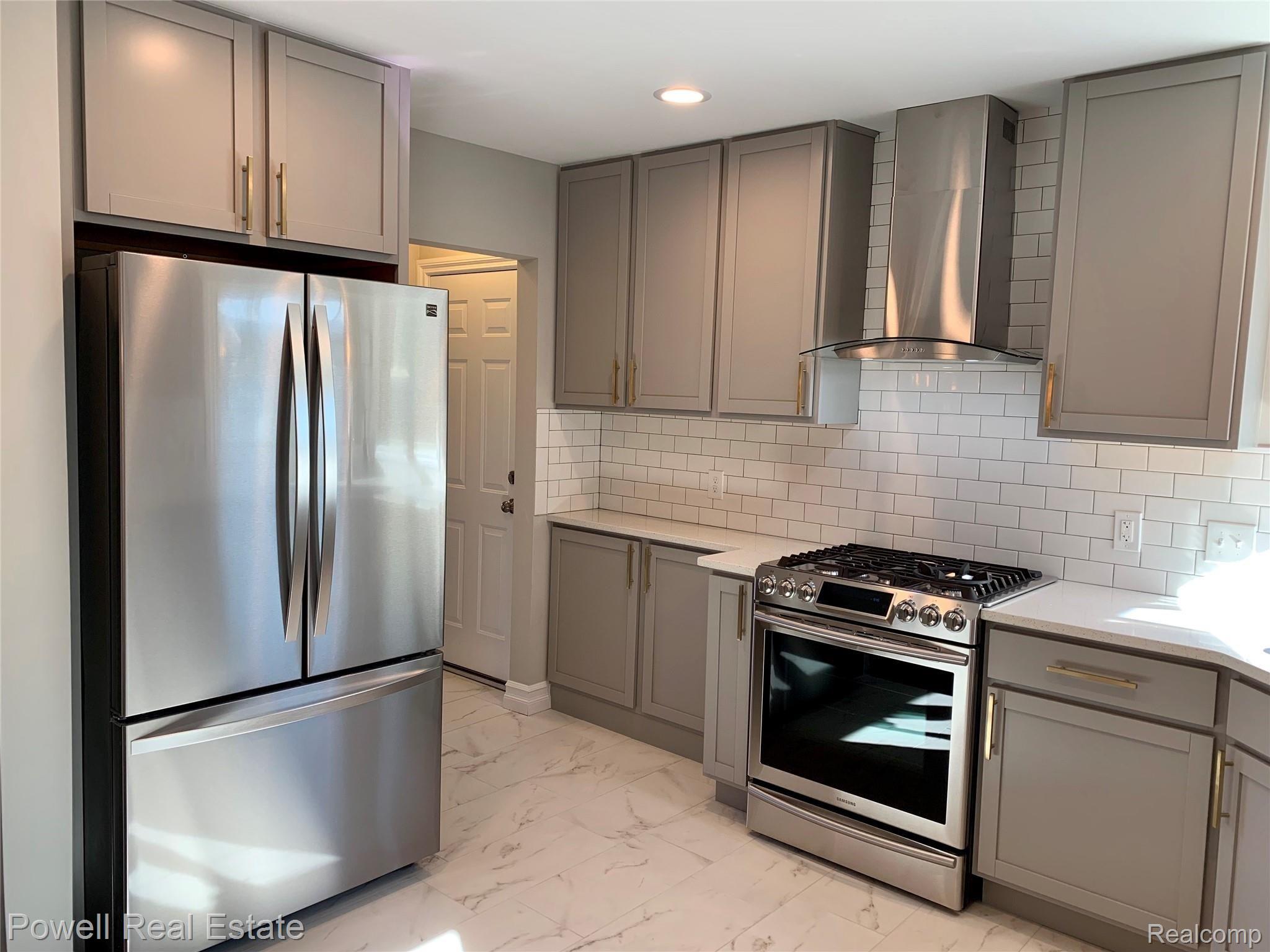 465 Kerby Road Grosse Pointe, MI 48236 - Photo 10 of 60 1ABCB300-BA77-44C6-B4A7-3F94552D9B69.jpeg