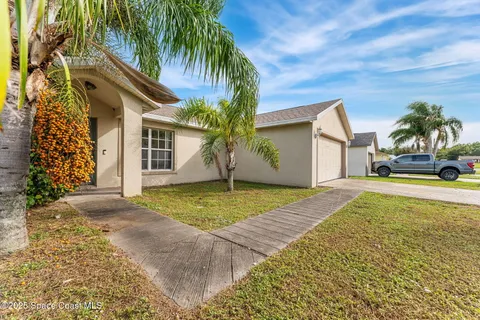 a house view with a backyard space