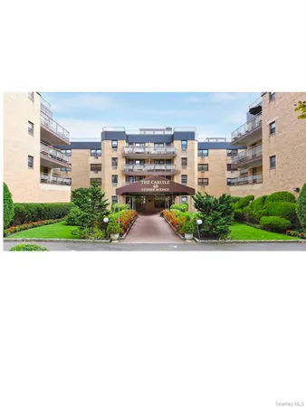 $3,000 | 40 Stoner Avenue, Unit 3BB, Great Neck, NY 11021
