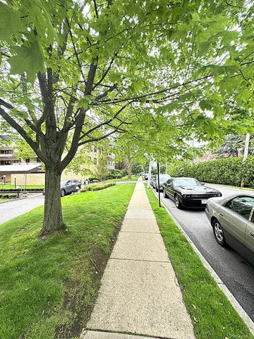 $3,000 | 40 Stoner Avenue, Unit 3BB, Great Neck, NY 11021