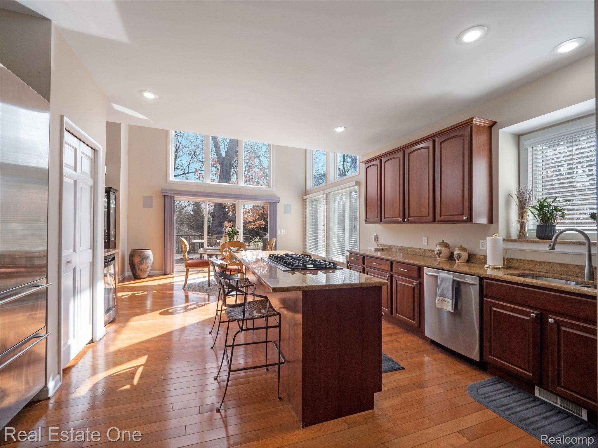 449 Willard Avenue Rochester, MI 48307 - Photo 27 of 53 Large Open Concept Kitchen with Commercial Grade Appliances .jpg