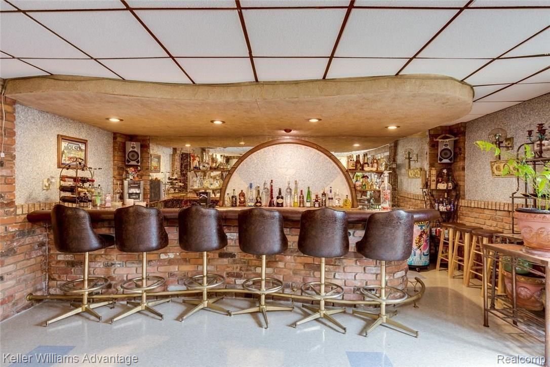 38747 Westchester Road Sterling Heights, MI 48310 - Photo 23 of 37 38747 Westchester Rd Sterling-large-023-29-Wet Bar-1500x1000-72dpi.jpg
