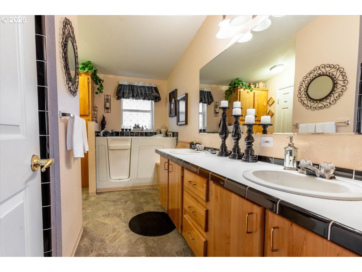 27638 Riggs Hill Road Foster, OR 97345 - Photo 11 of 33 Gallery Image 11