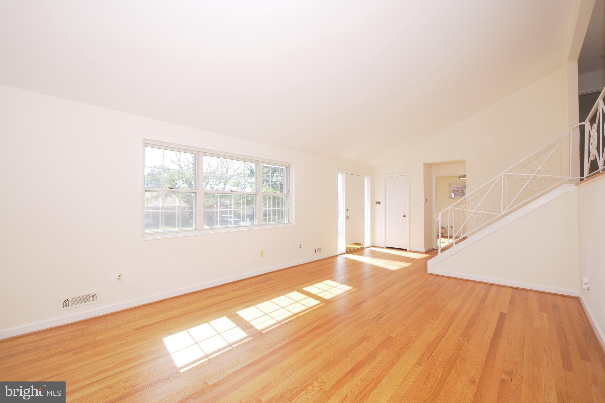 12811 Bluhill Road Silver Spring, MD 20906 - Photo 6 of 32 Living Room