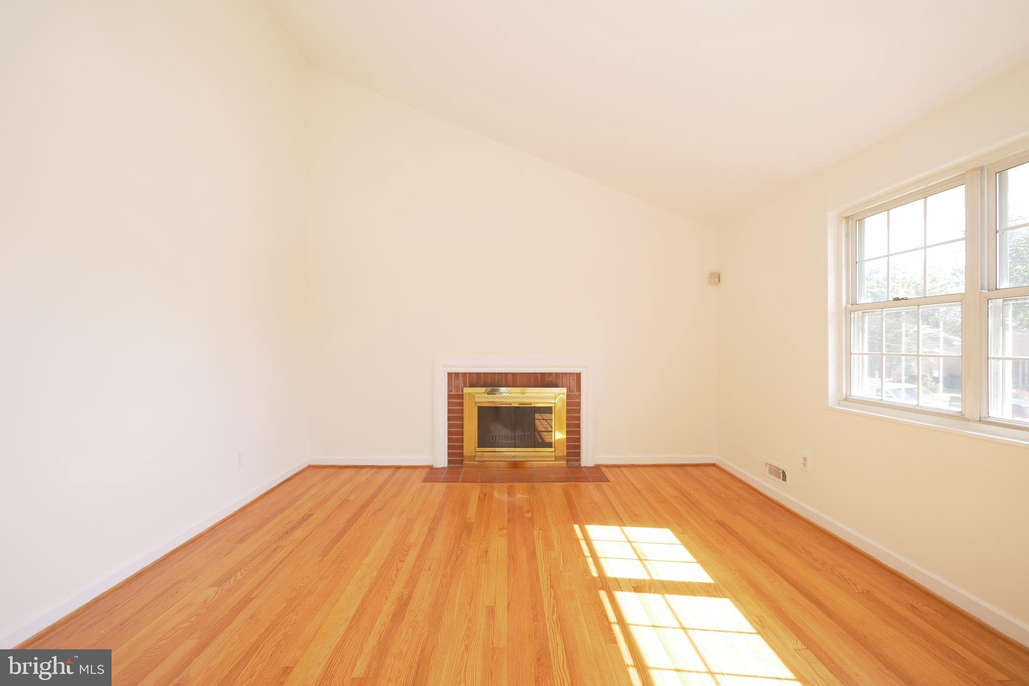 12811 Bluhill Road Silver Spring, MD 20906 - Photo 8 of 32 Living Room