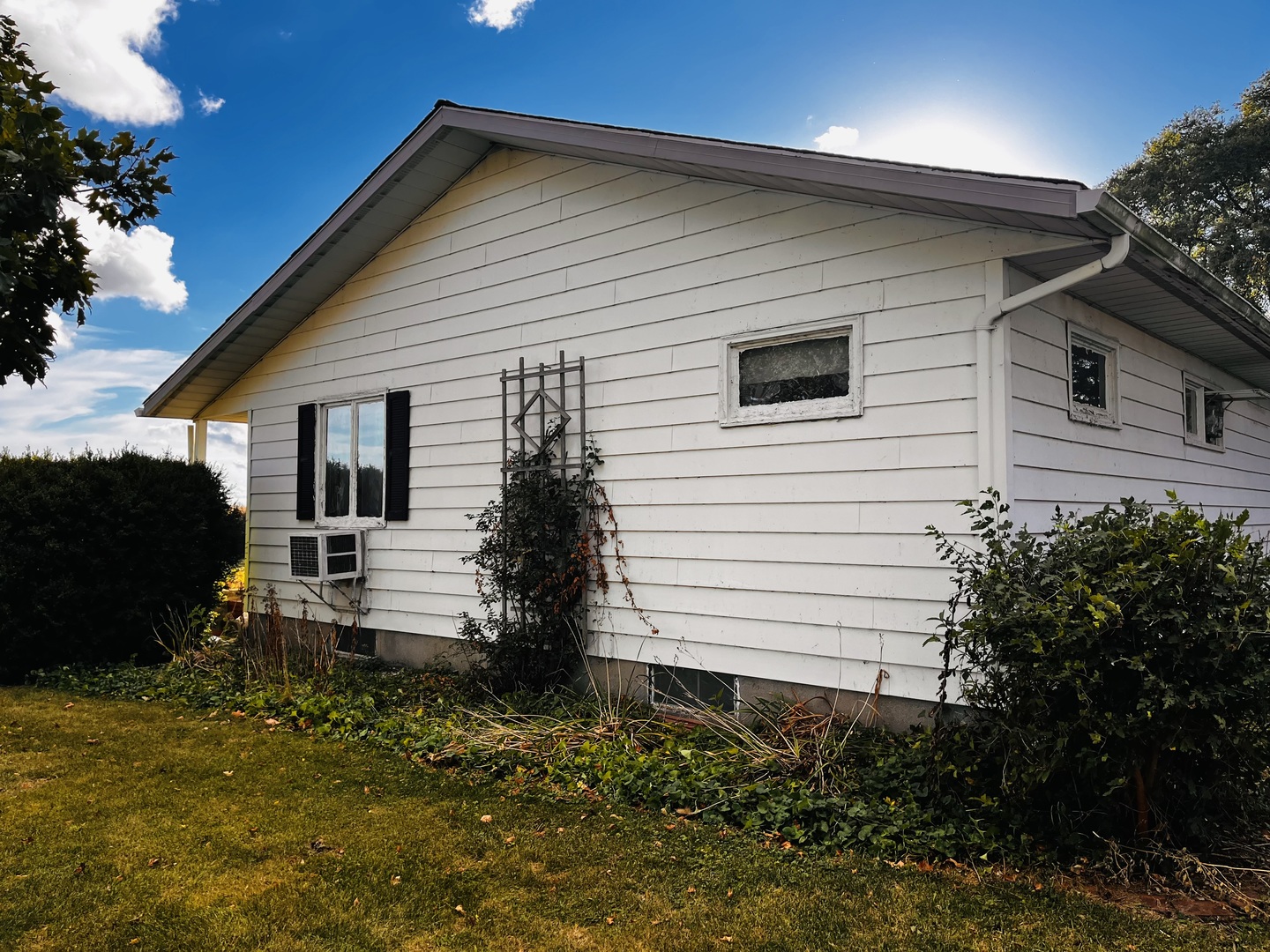 23641 North 100 E Road Flanagan, IL 61740 - Photo 5 of 30 a view of a house with a yard