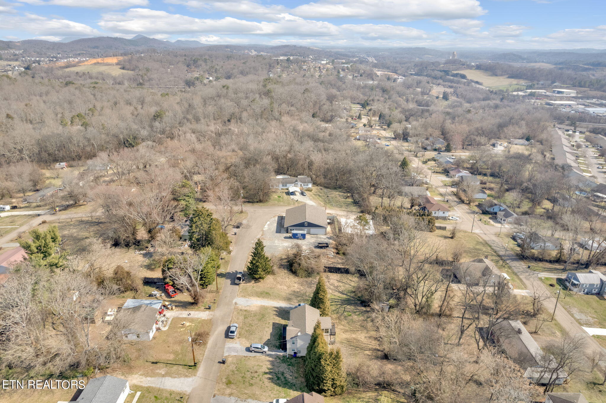 5012 O Barr Road Knoxville, TN 37914 - Photo 33 of 40 32-web-or-mls-DJI_0002