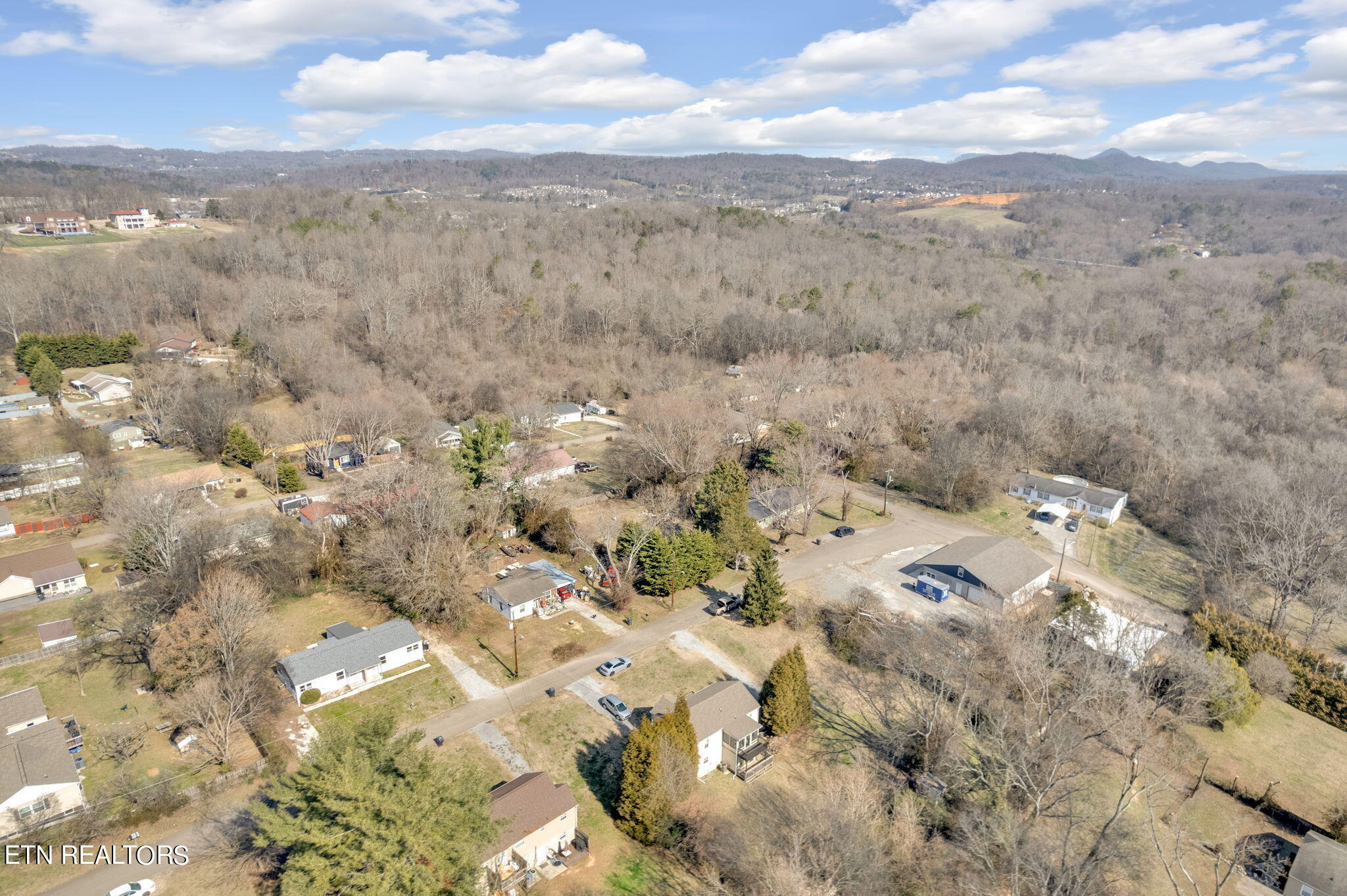 5012 O Barr Road Knoxville, TN 37914 - Photo 34 of 40 33-web-or-mls-DJI_0007