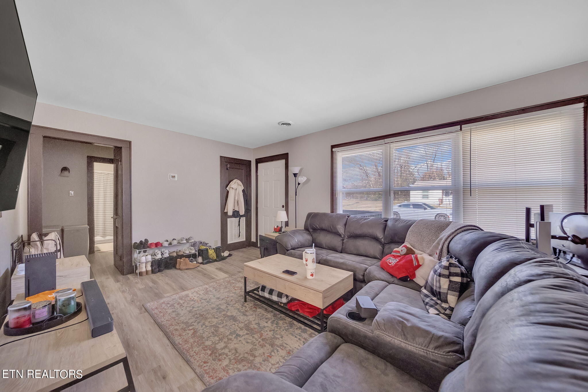 5012 O Barr Road Knoxville, TN 37914 - Photo 5 of 40 3-web-or-mls-217A4486