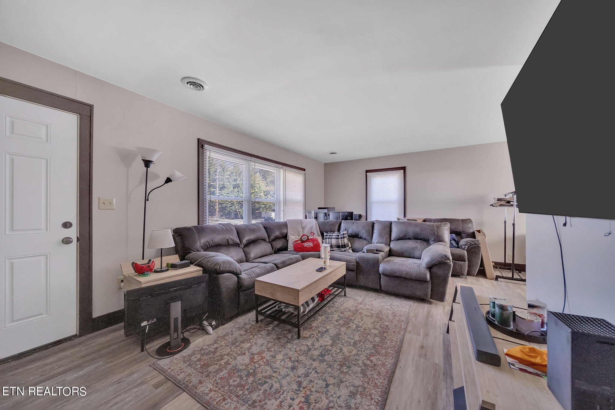 5012 O Barr Road Knoxville, TN 37914 - Photo 6 of 40 4-web-or-mls-217A4481