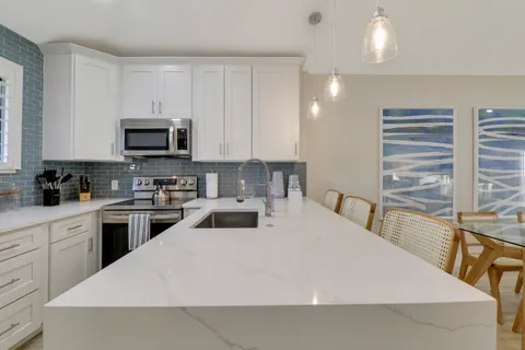 $5,000 | 523 Club Drive, Palm Beach Gardens, FL 33418