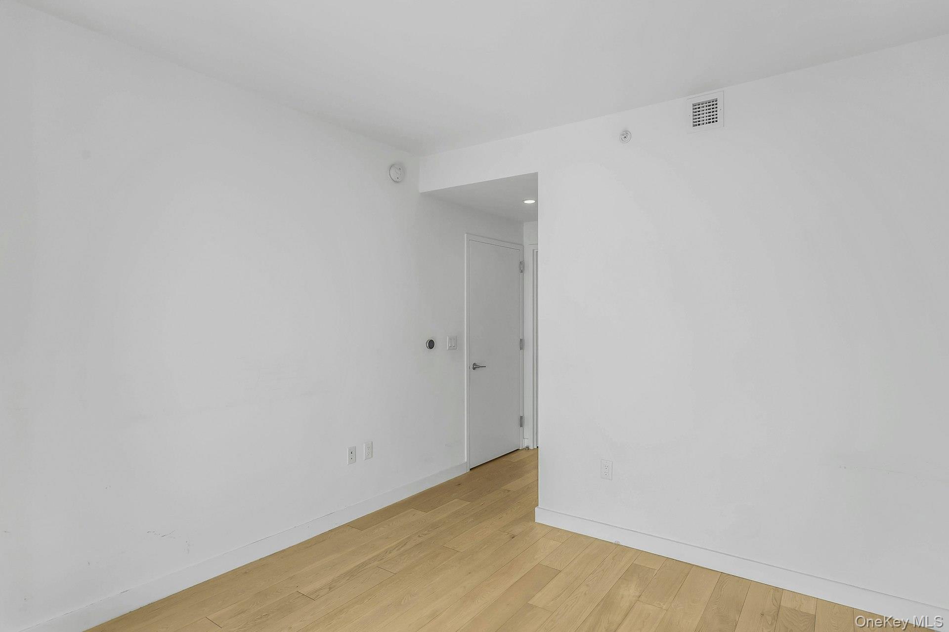 131-01 40 Road, Unit 17V Queens, NY 11354 - Photo 14 of 49