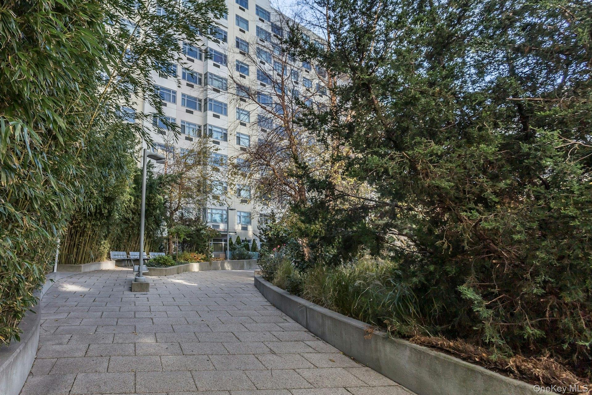 131-01 40 Road, Unit 17V Queens, NY 11354 - Photo 29 of 49