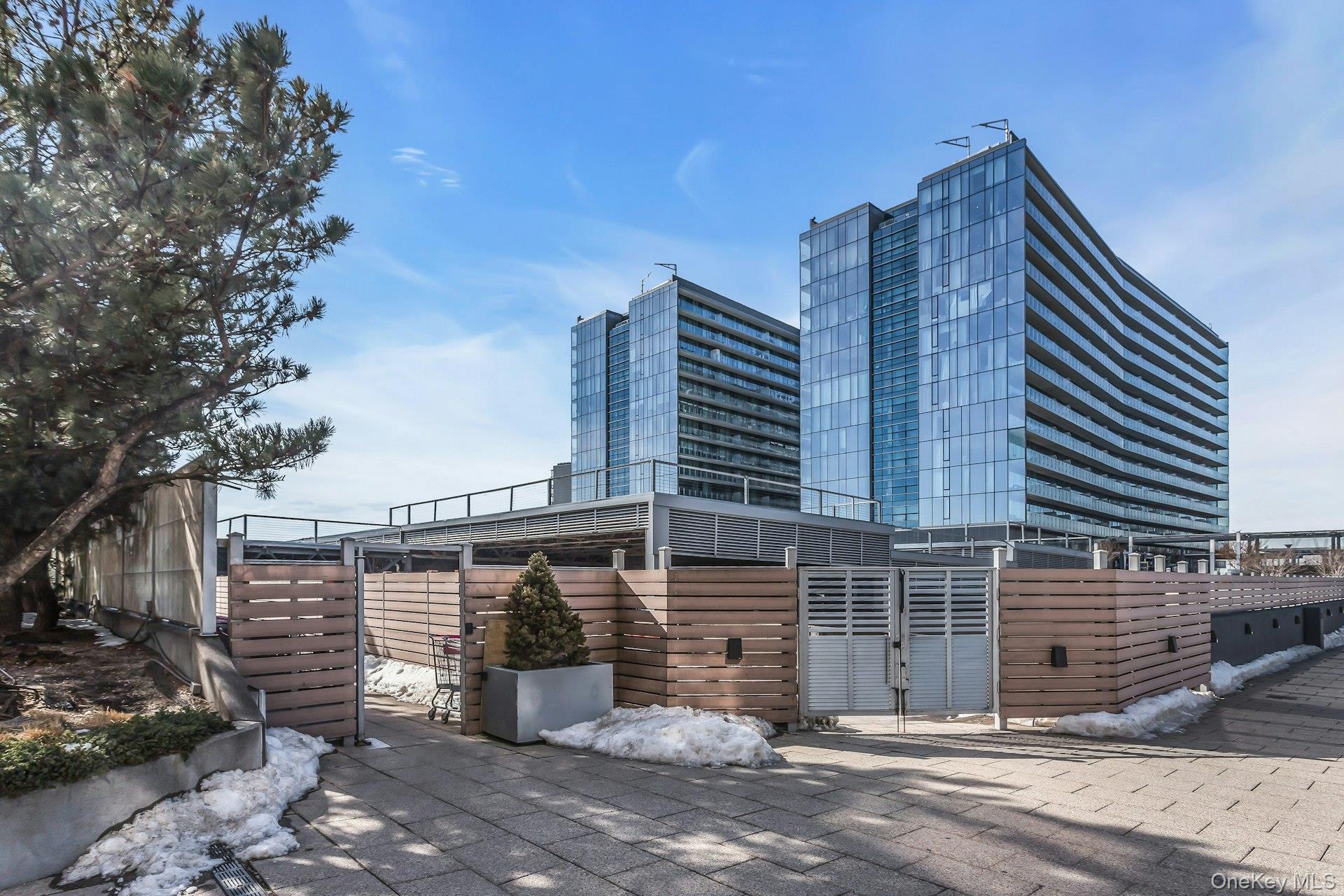 131-01 40 Road, Unit 17V Queens, NY 11354 - Photo 4 of 49