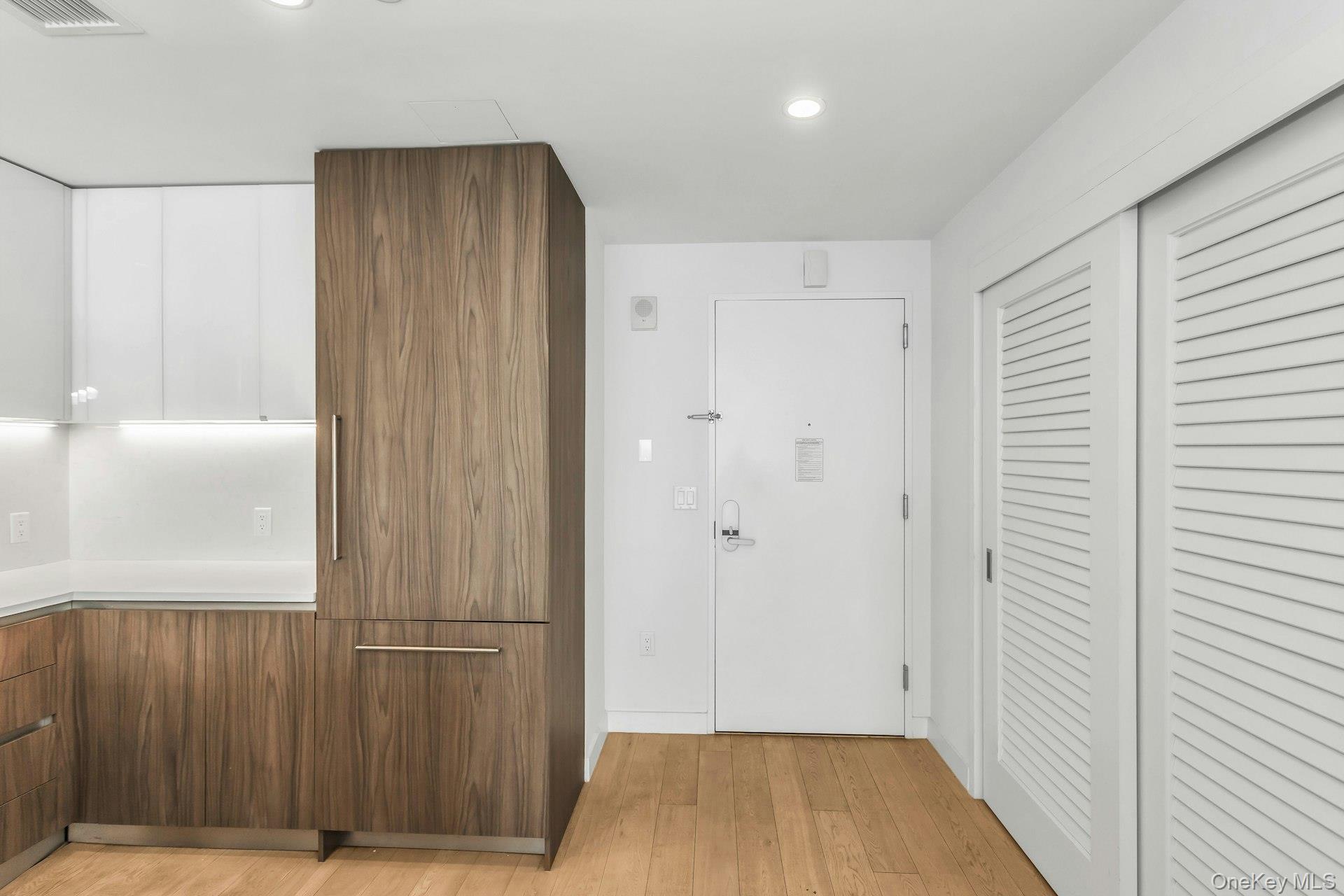 131-01 40 Road, Unit 17V Queens, NY 11354 - Photo 5 of 49