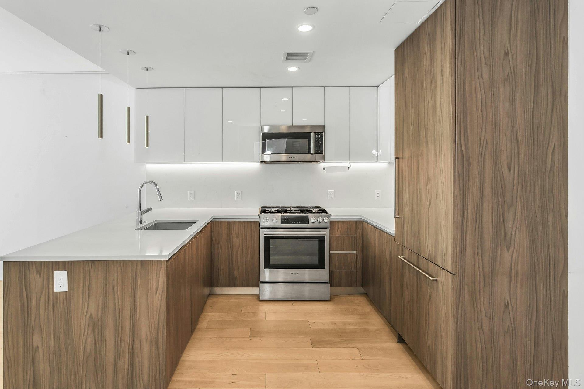 131-01 40 Road, Unit 17V Queens, NY 11354 - Photo 7 of 49