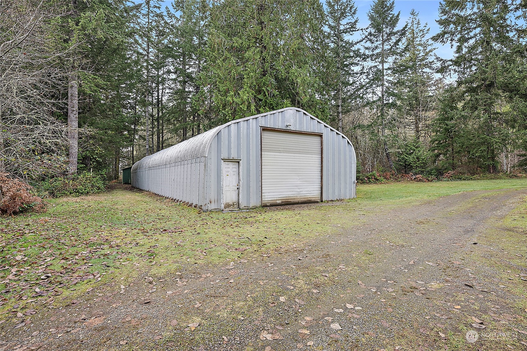 1230 East Jared Road Shelton, WA 98584 - Photo 3 of 40 a backyard of a house with lots of green space