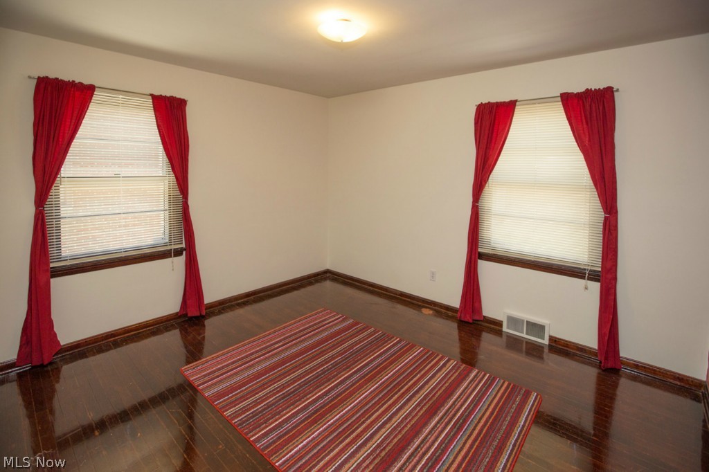 17207 Neff Road Cleveland, OH 44119 - Photo 15 of 25 Second first-floor bedroom.