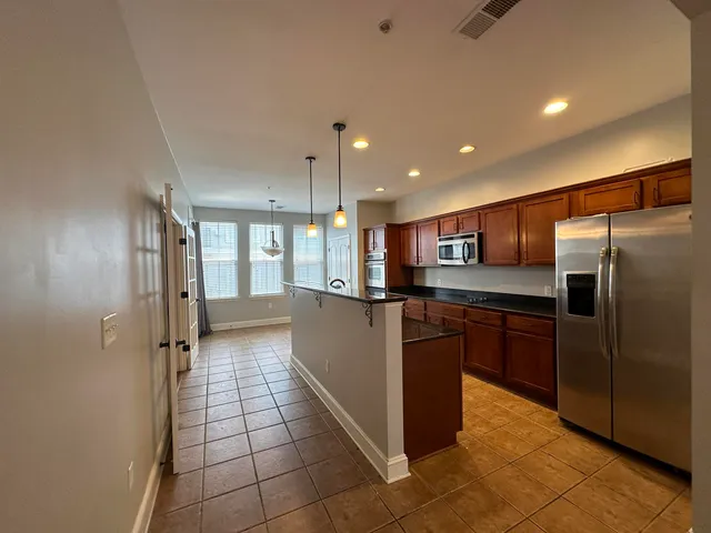 $2,195 | 75 Shoemaker Court, Unit 304, Memphis, TN 38103