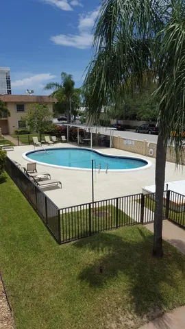 $1,650 | 421 Northeast 1st Street, Unit 211, Hallandale Beach, FL 33009
