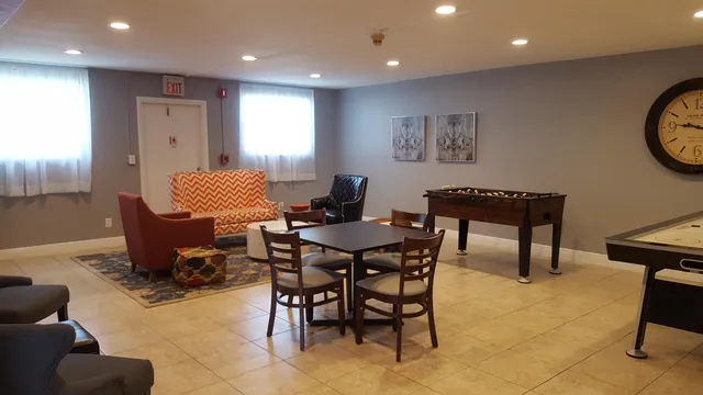 $1,650 | 421 Northeast 1st Street, Unit 211, Hallandale Beach, FL 33009