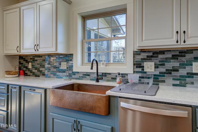 $629,900 | 137 Unaka View Road, Johnson City, TN 37601