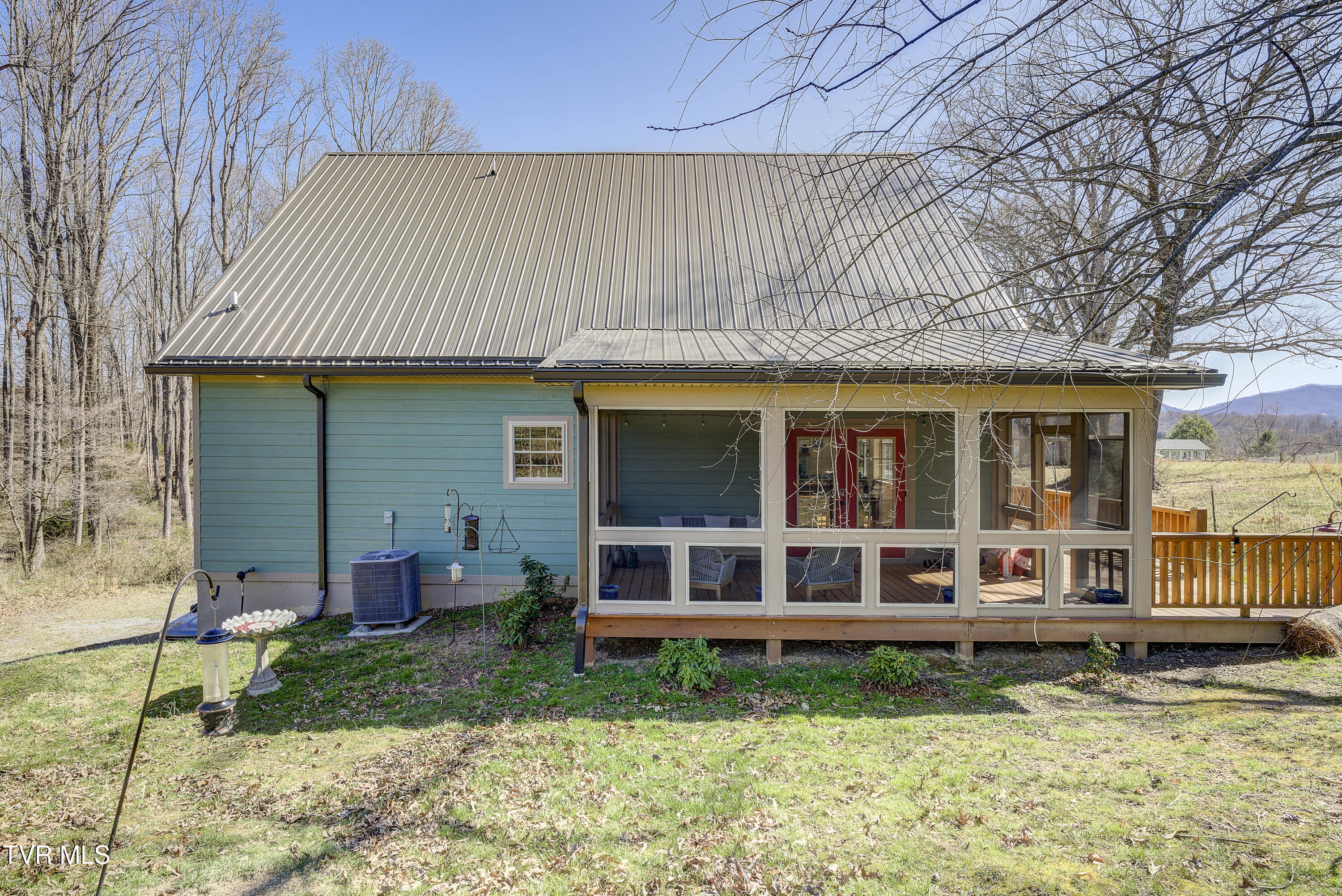 137 Unaka View Road Johnson City, TN 37601 - Photo 9 of 72 UNakaView-46