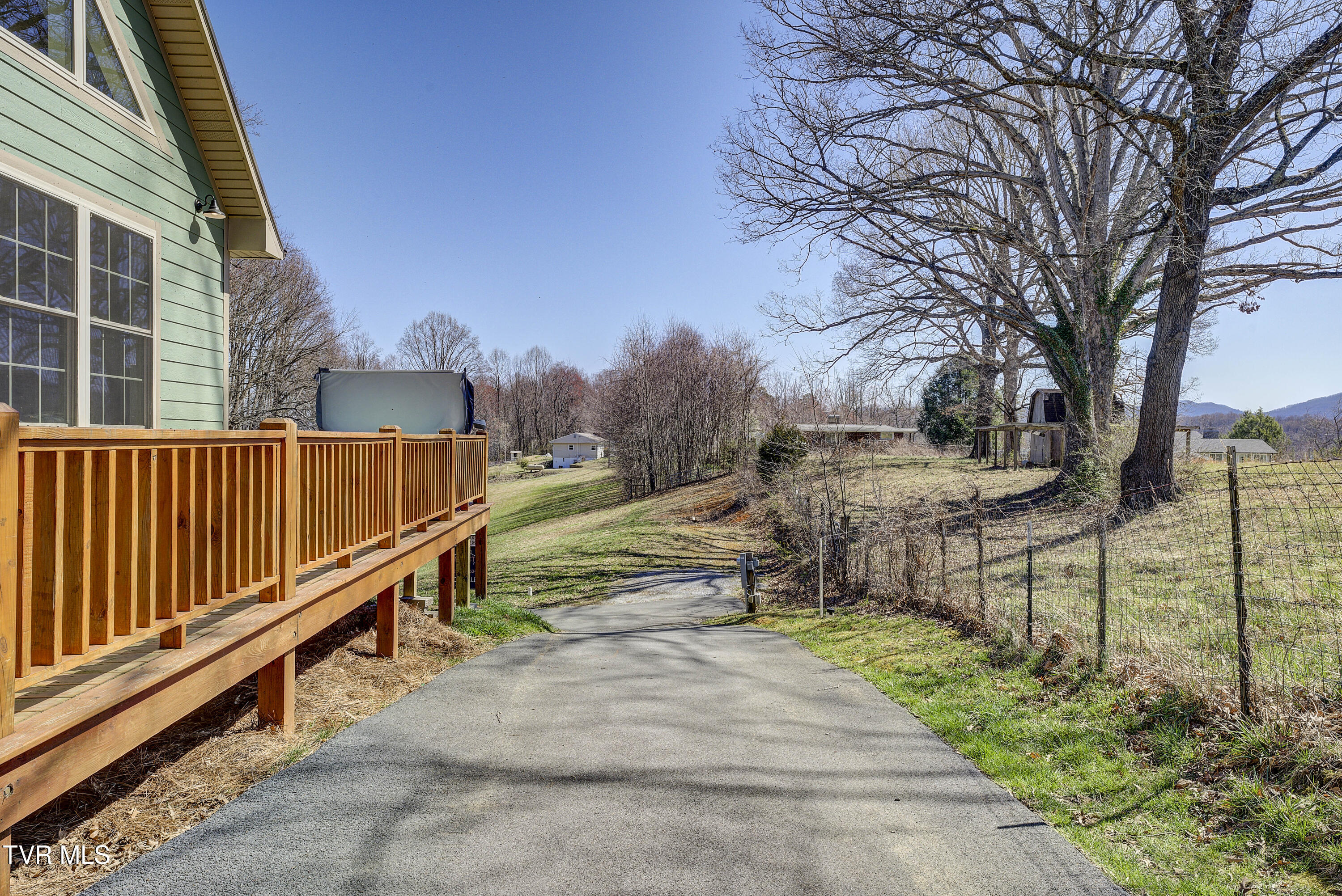 137 Unaka View Road Johnson City, TN 37601 - Photo 10 of 72 UNakaView-47