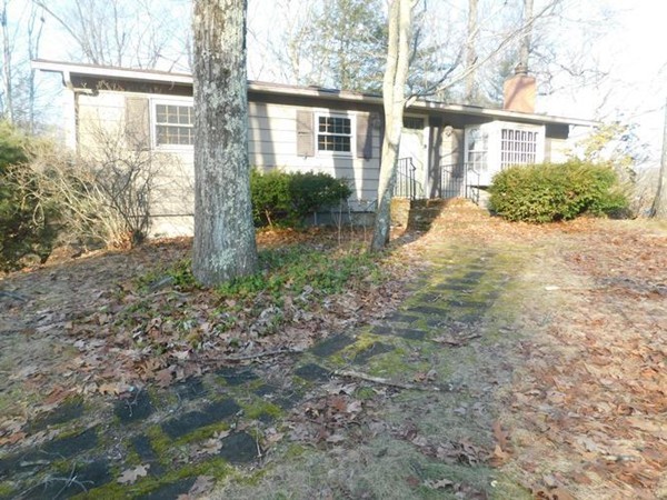 16 Crestwood Road Leicester, MA 01524 - Photo 1 of 12 Gallery Image 1