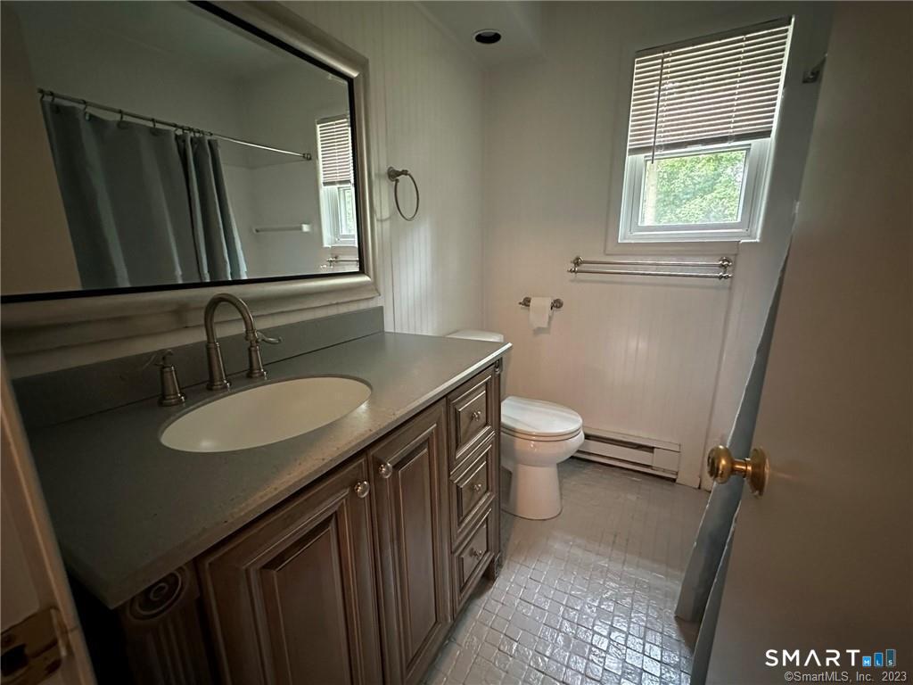 112 Rodgers Road, Unit 112 Fairfield, CT 06824 - Photo 20 of 22 Full Bath with tub shower