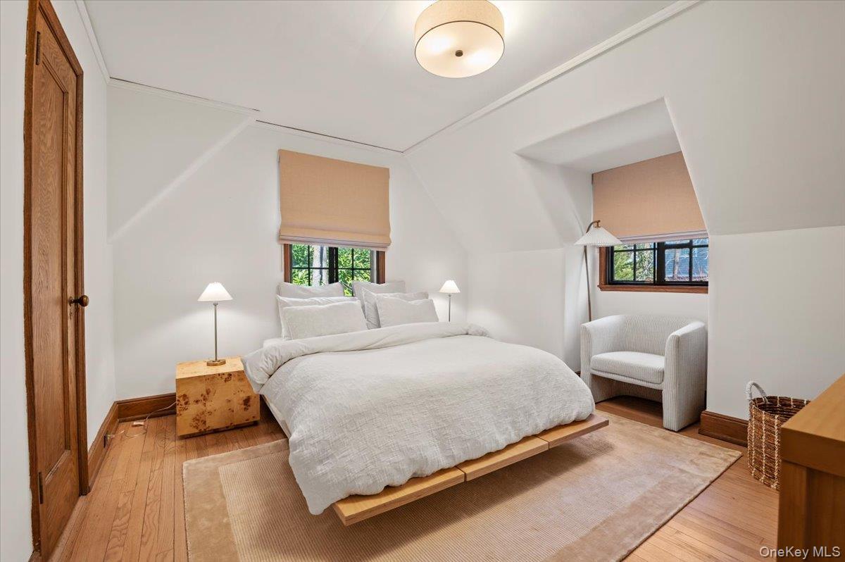 12 Hampton Road Port Washington, NY 11050 - Photo 17 of 36 Gallery Image 17