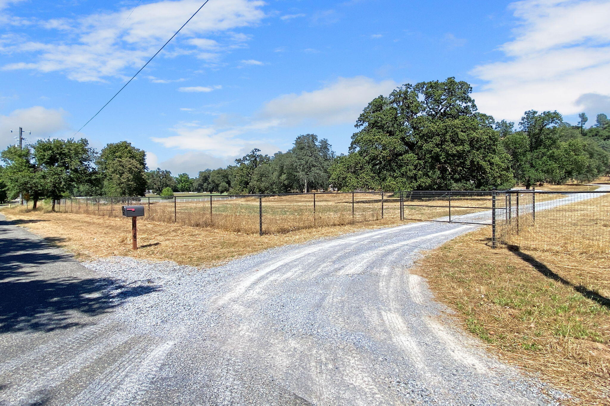 10753 French Creek Road Palo Cedro, CA 96073 - Photo 51 of 60 Driveway
