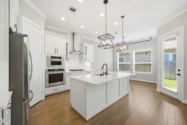 $2,900 | 10009 Granary Drive, Houston, TX 77080
