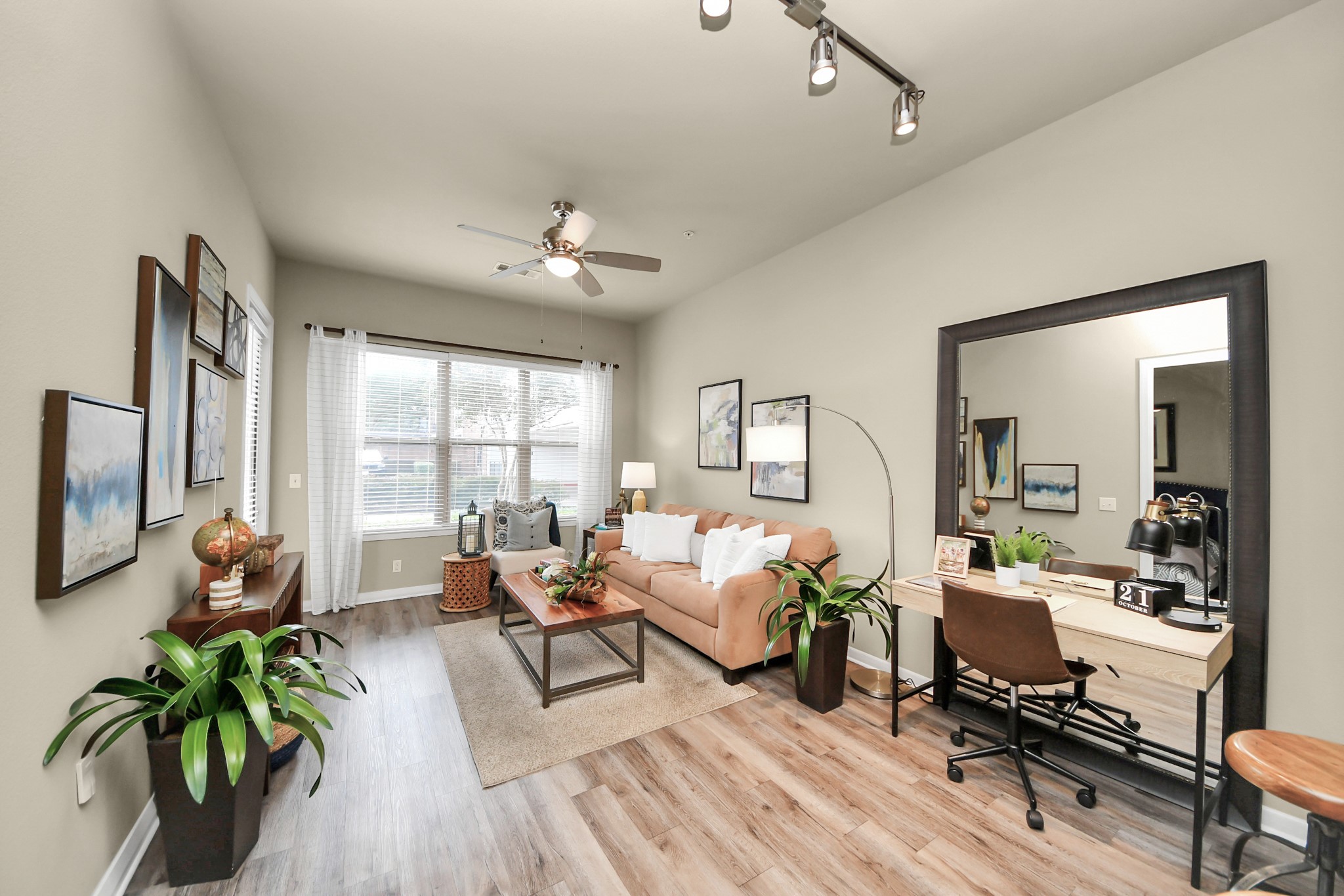5455 Richmond Avenue, Unit 4086 Houston, TX 77056 - Photo 38 of 50 a living room with furniture flat screen tv and window