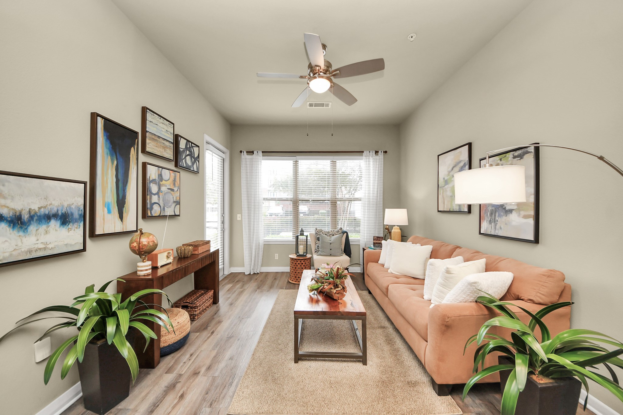 5455 Richmond Avenue, Unit 4086 Houston, TX 77056 - Photo 42 of 50 a living room with furniture ceiling fan and a window