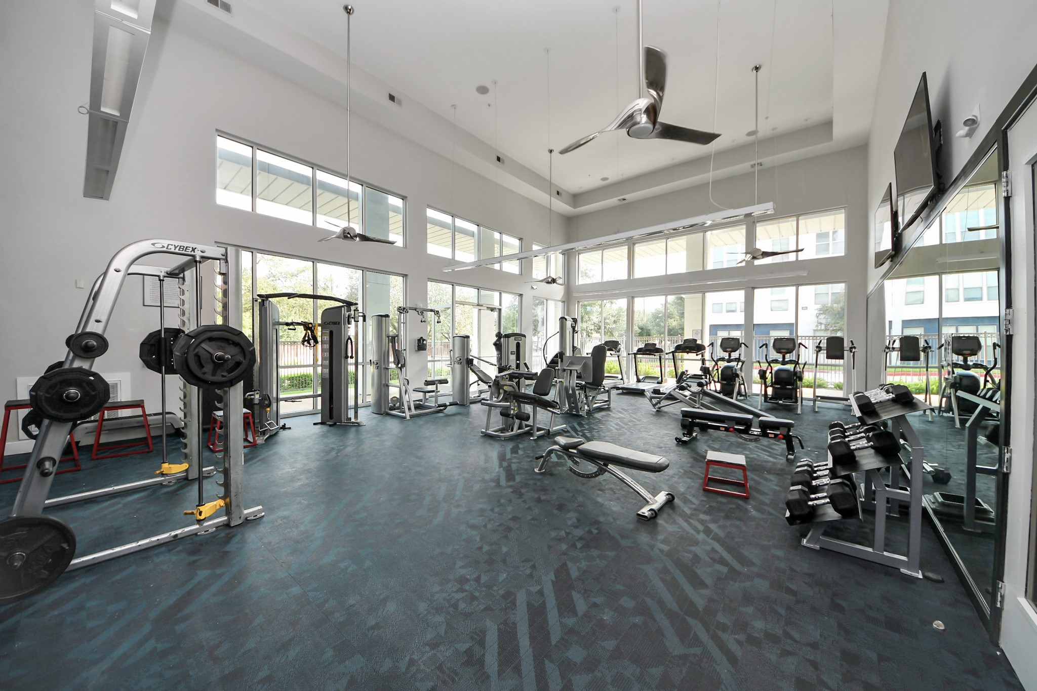 5455 Richmond Avenue, Unit 4086 Houston, TX 77056 - Photo 3 of 50 a view of a room with gym equipment