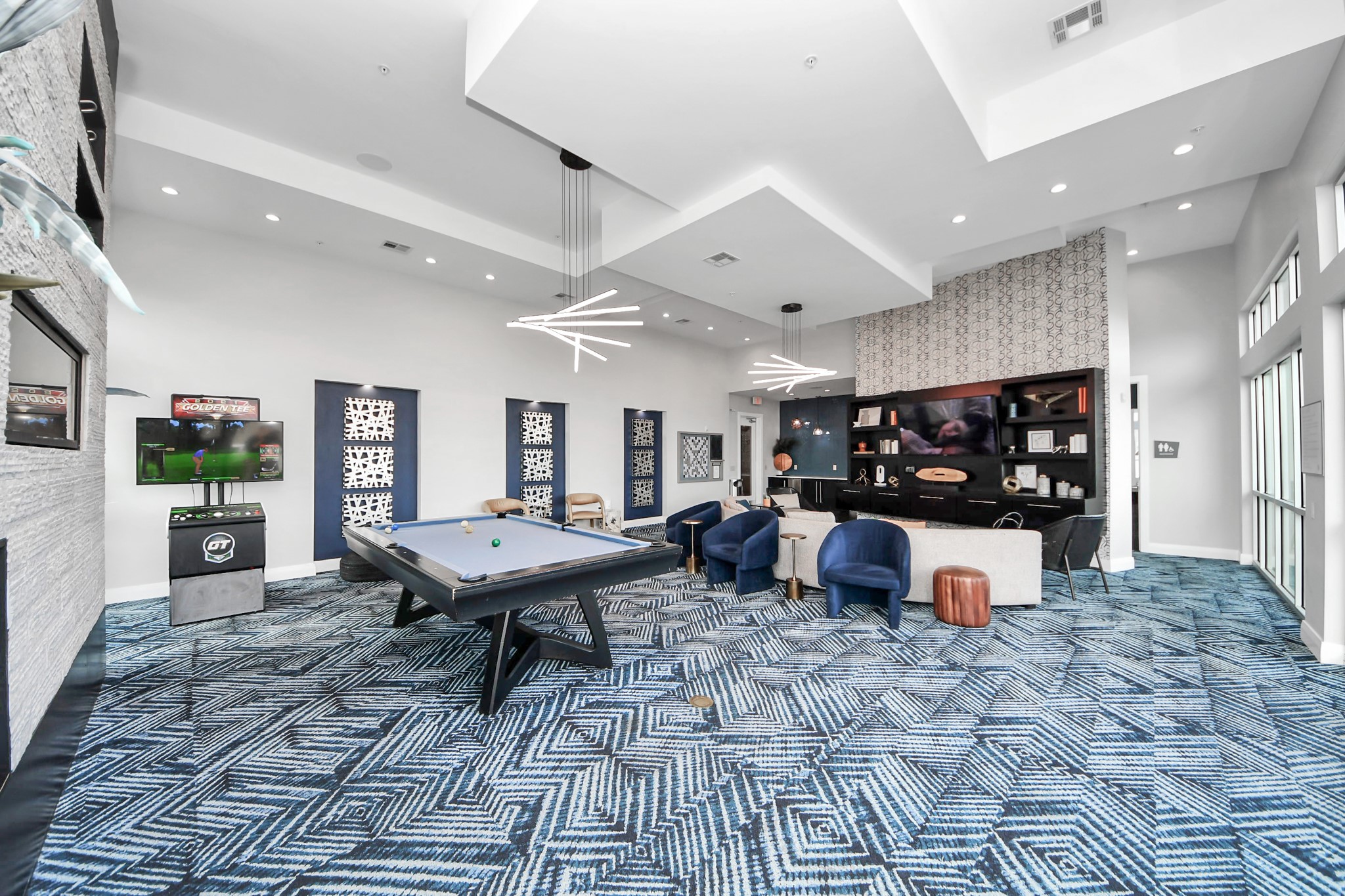 5455 Richmond Avenue, Unit 4086 Houston, TX 77056 - Photo 8 of 50 a living room with furniture