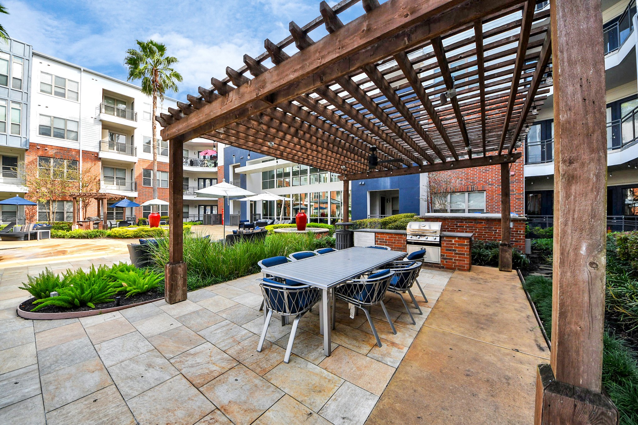 5455 Richmond Avenue, Unit 4086 Houston, TX 77056 - Photo 17 of 50 a outdoor space with lots of tables a garden and chairs